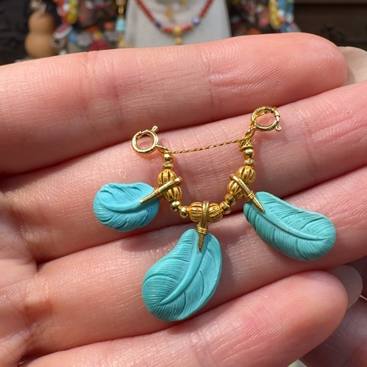 绿松石18K金镶嵌吊坠(不含链)羽毛