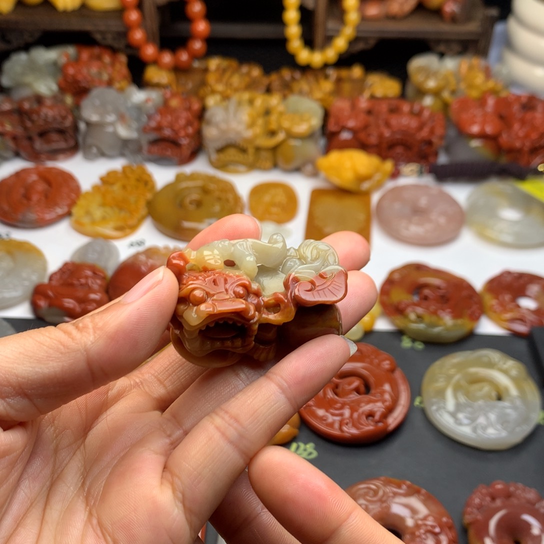 石英质玉（黄龙玉）挂件未镶嵌