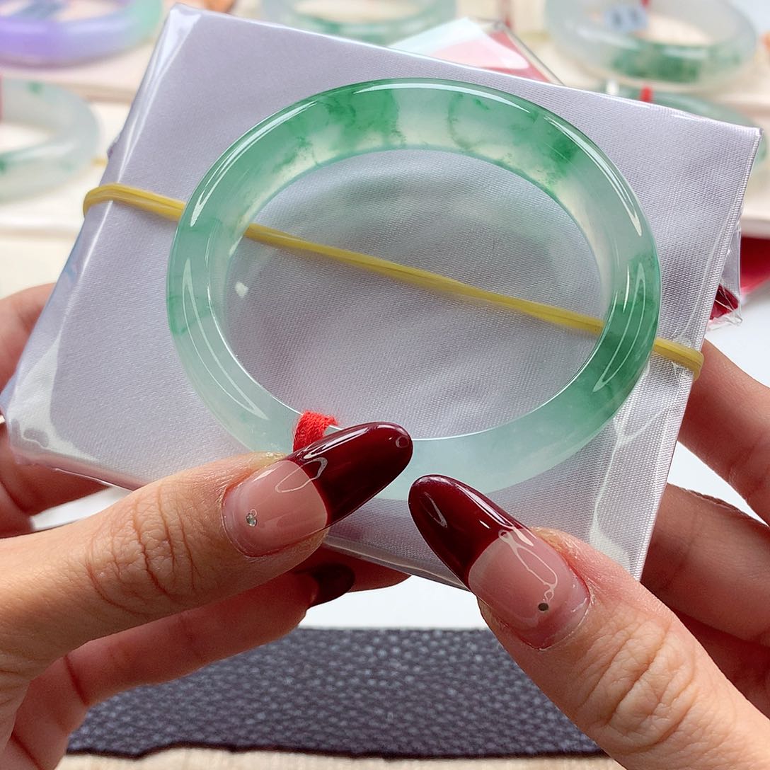 翡翠手镯（贵妃镯）未镶嵌51.7贵妃 洋气冰绿花炸光 灵