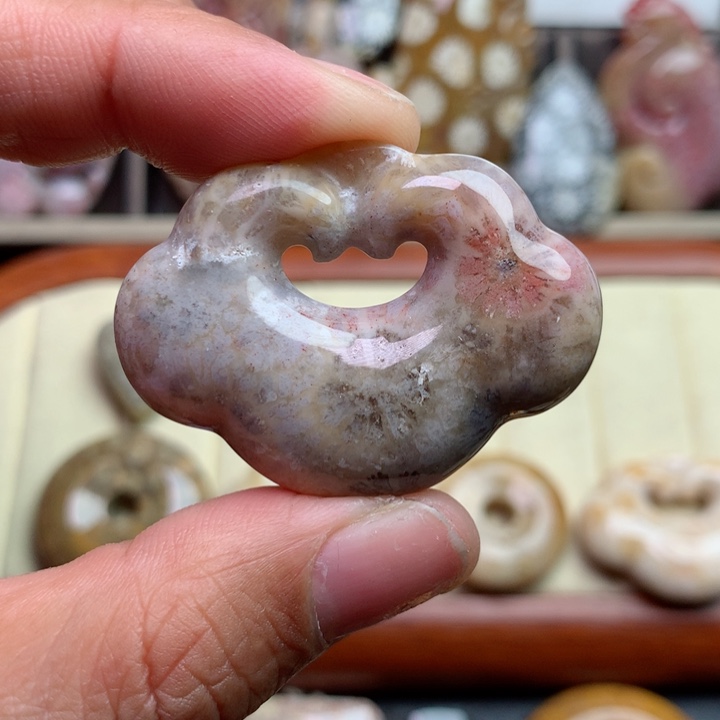 硅化珊瑚（珊瑚玉）颈饰未镶嵌