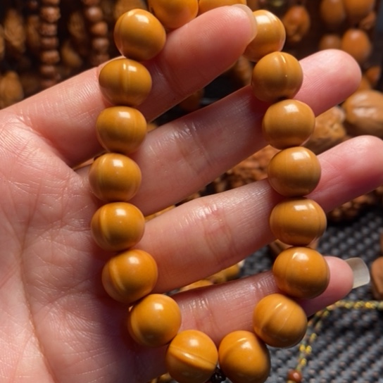 橄榄核吊坠猴头鲨鱼背