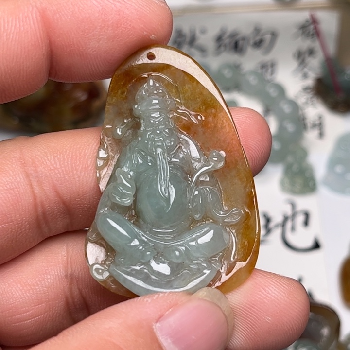 翡翠未镶嵌颈饰武财神