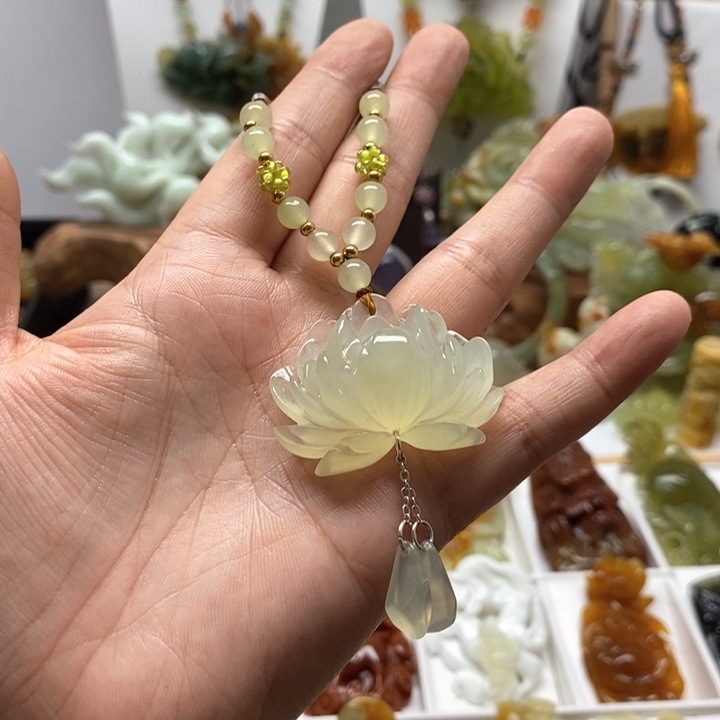 未镶嵌蛇纹石玉颈饰