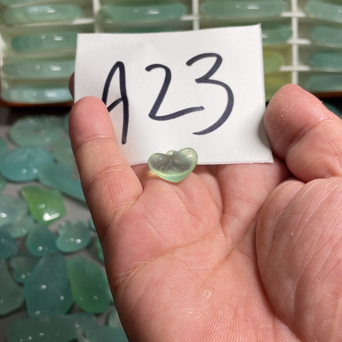 小***猪蛇纹石玉合金颈饰