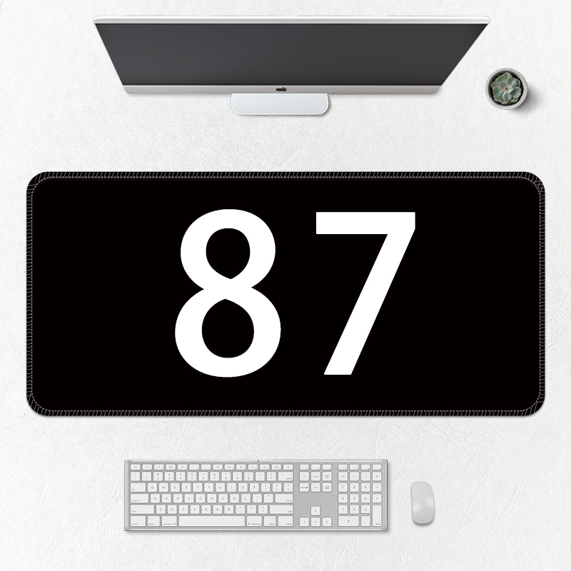 老何专属【87号】动漫鼠标垫超大号办公电脑桌垫游戏电竞加厚锁边