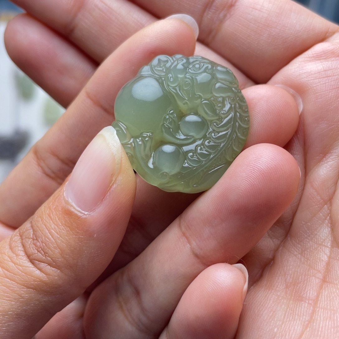 沫***绿和田玉未镶嵌吊坠(不含链)