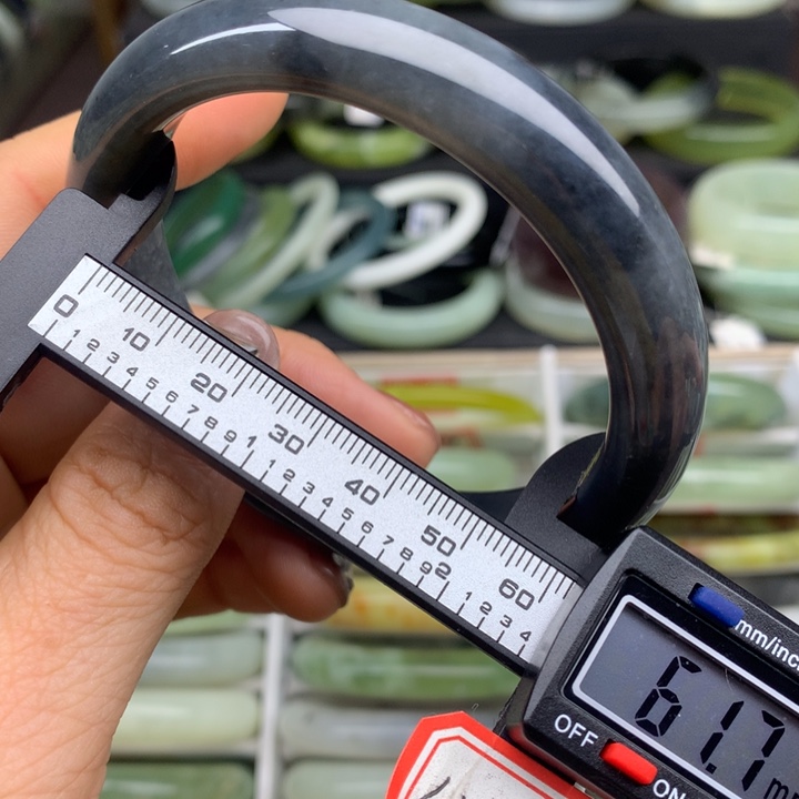 蛇纹石玉未镶嵌手镯544