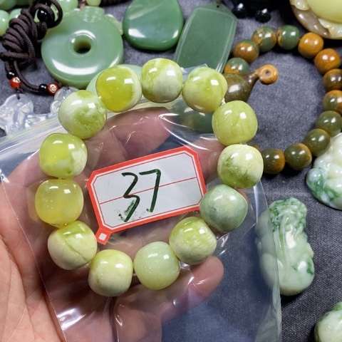 未镶嵌蛇纹石玉吊坠(不含链)