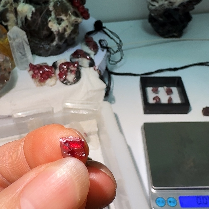 紫***蝶天然辰砂天然朱砂原矿石单晶0.5克