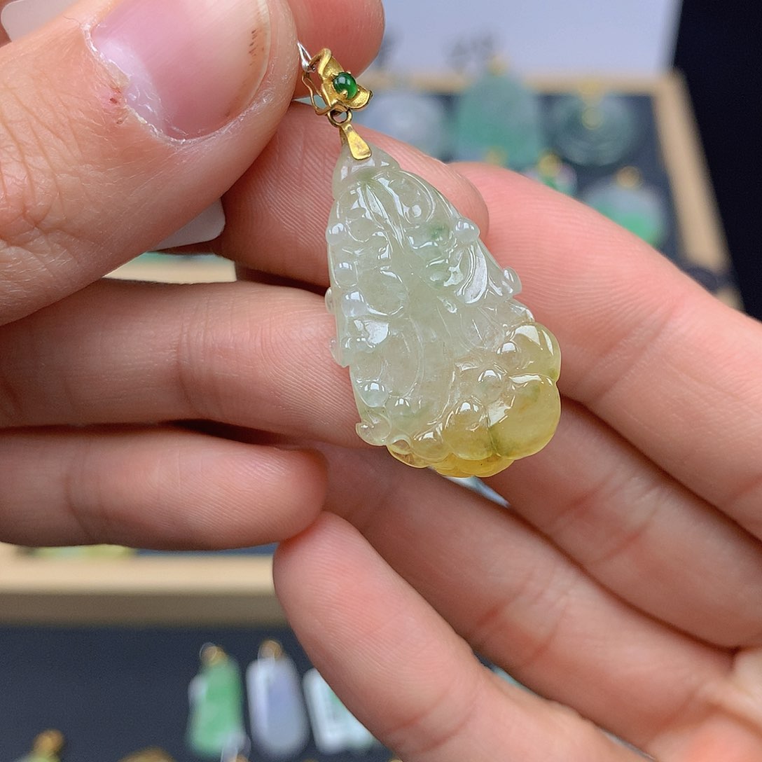 翡翠颈饰18K金镶嵌翡翠