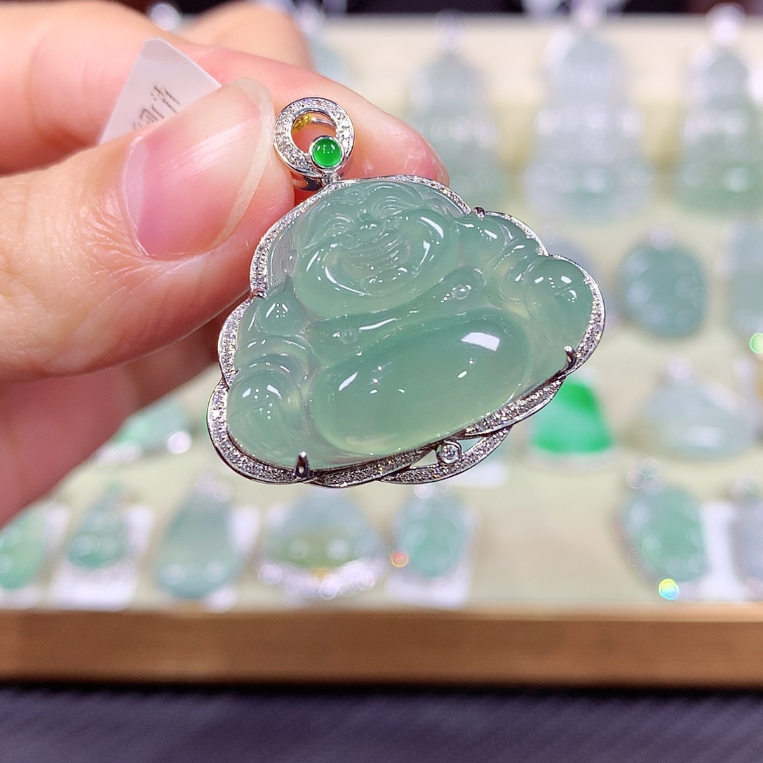 翡翠18K金镶嵌颈饰佛公