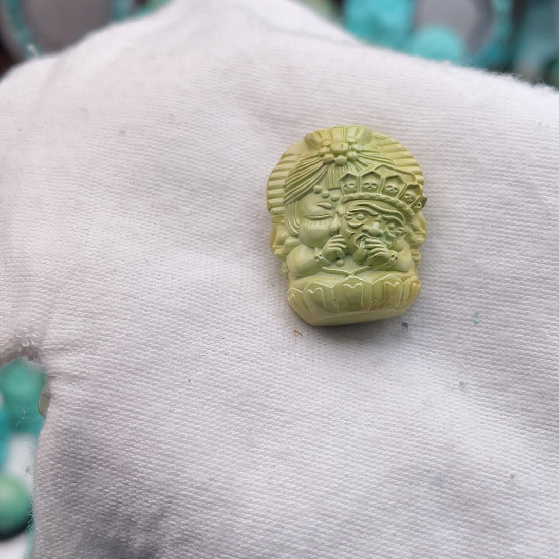 绿松石未镶嵌颈饰