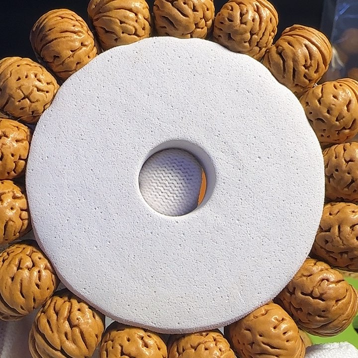 桃核吊坠纽扣手串