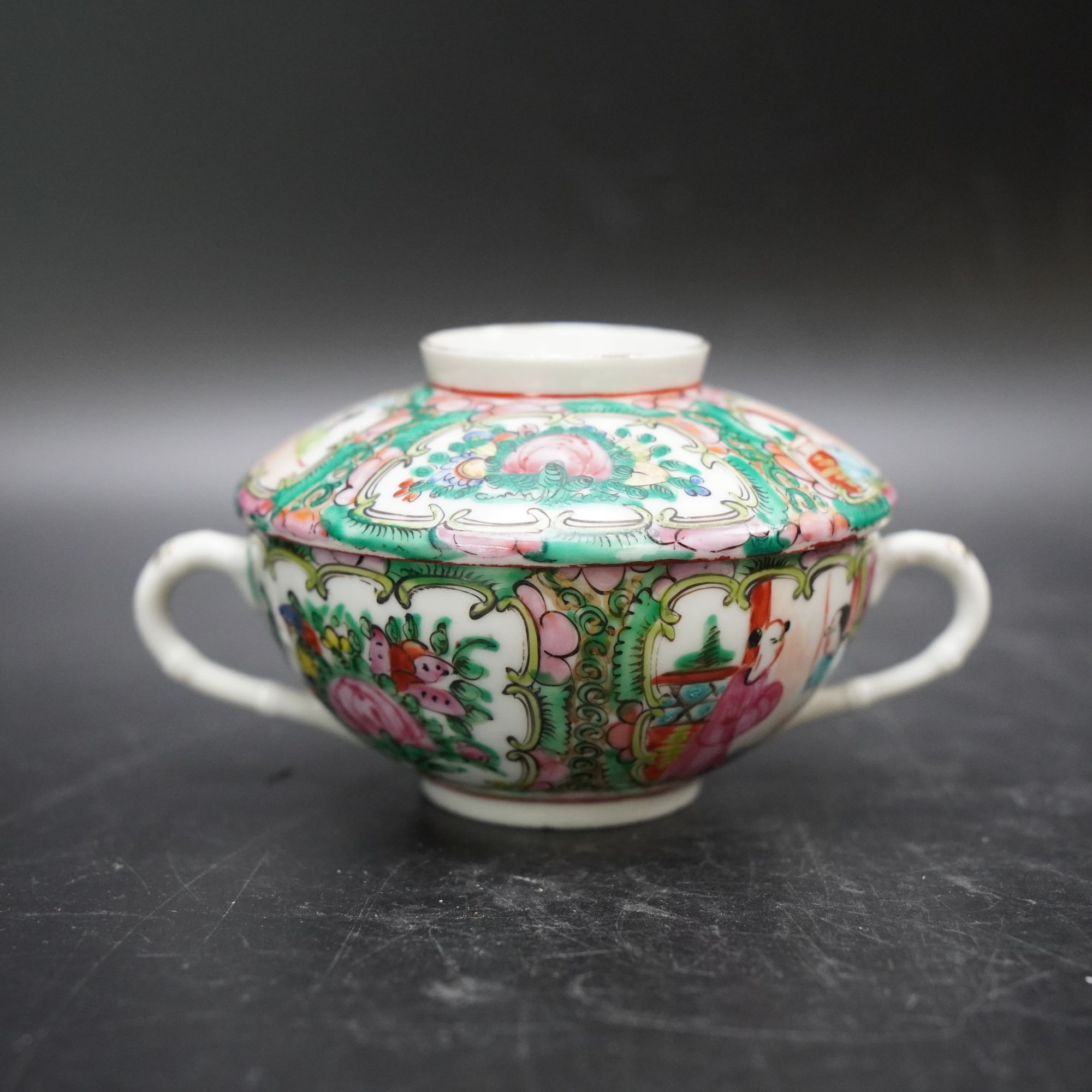 Lot.25071235民国广彩开窗人物花鸟纹双耳盖碗 高：约7.2cm