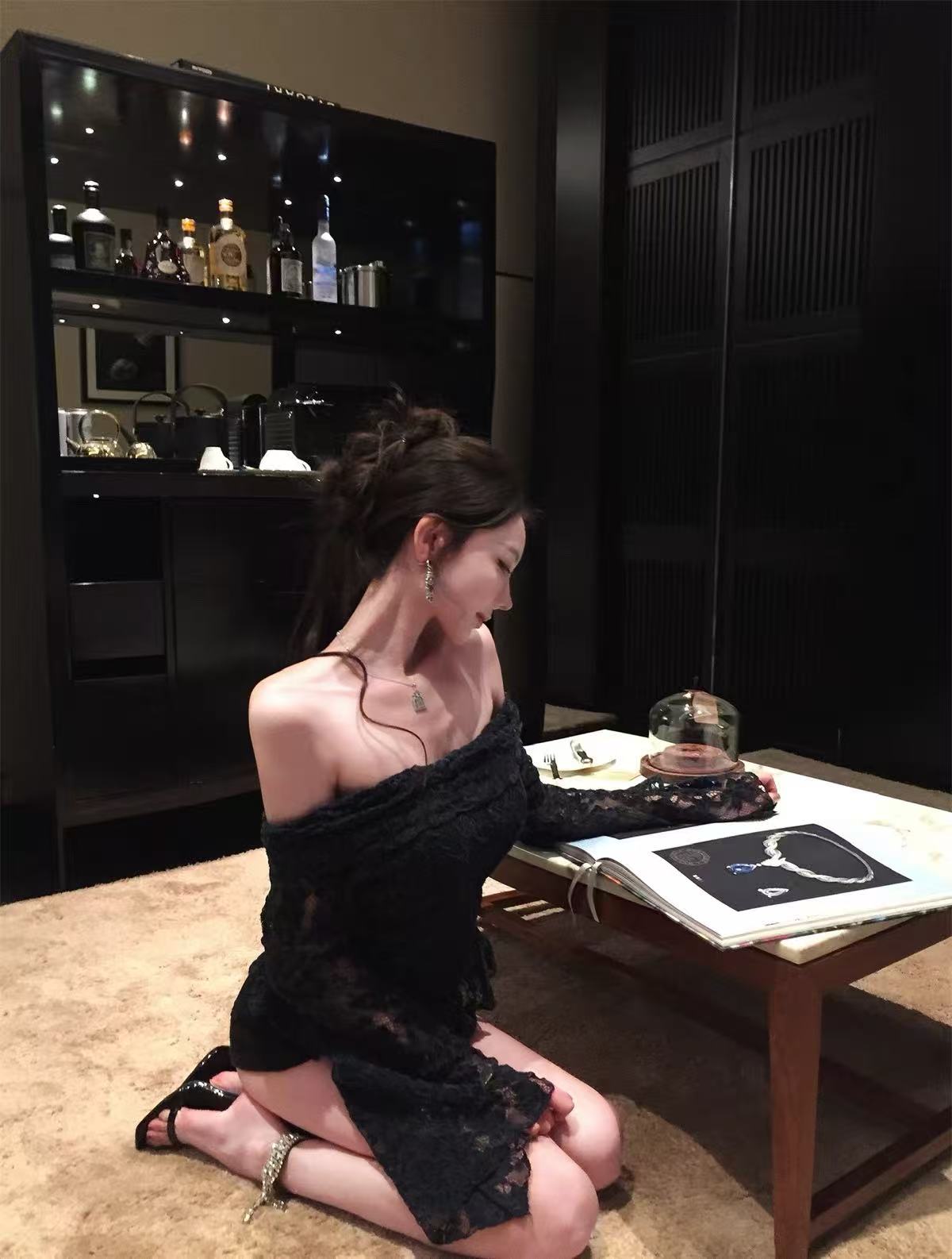 梦梦 MENGMENG｛古董玫瑰 新款纯欲性感立体蕾丝一字肩长袖上衣}