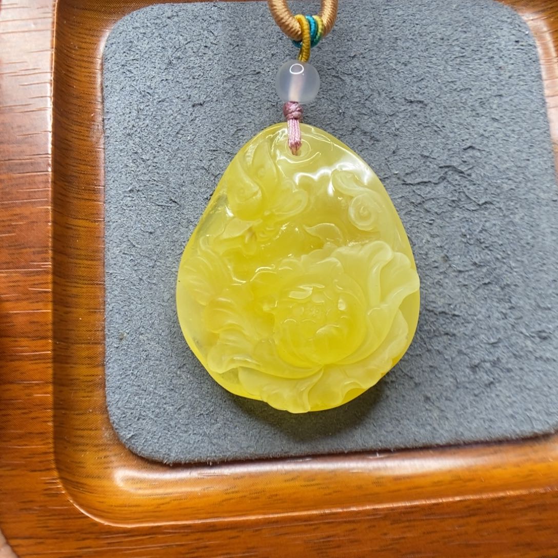 萧***水蜜蜡未镶嵌颈饰郎