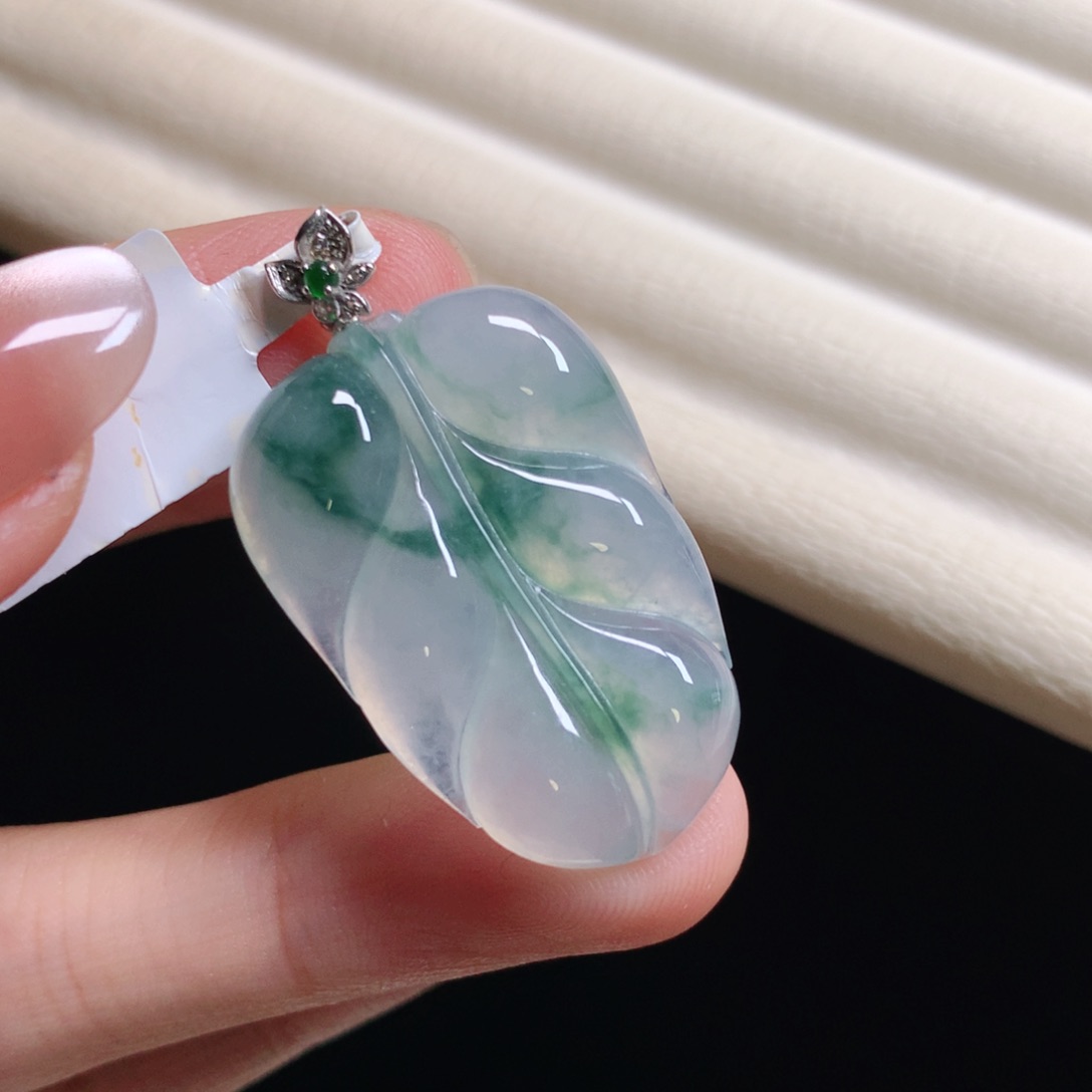 翡翠颈饰18K金镶嵌叶子