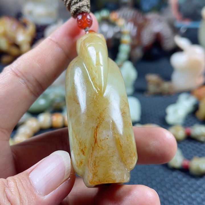 和田玉颈饰未镶嵌骑**影