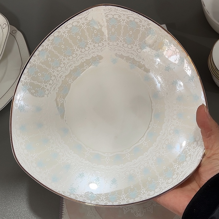 瓷片微瑕骨瓷莫兰迪三角盘一个