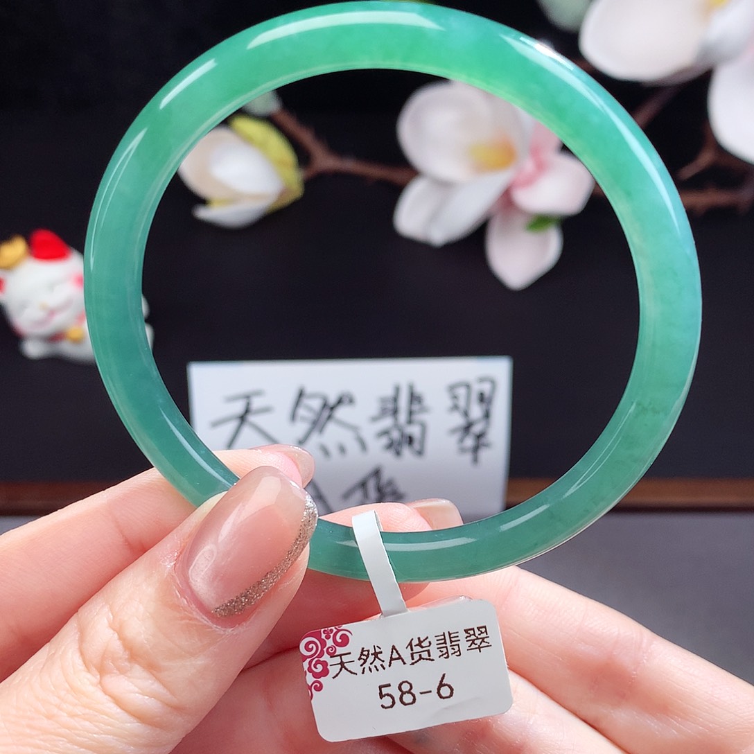 翡翠手镯（圆镯）未镶嵌
