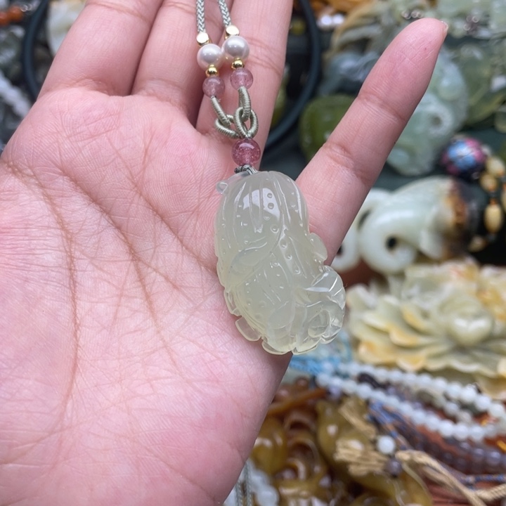 蛇纹石玉吊坠合金