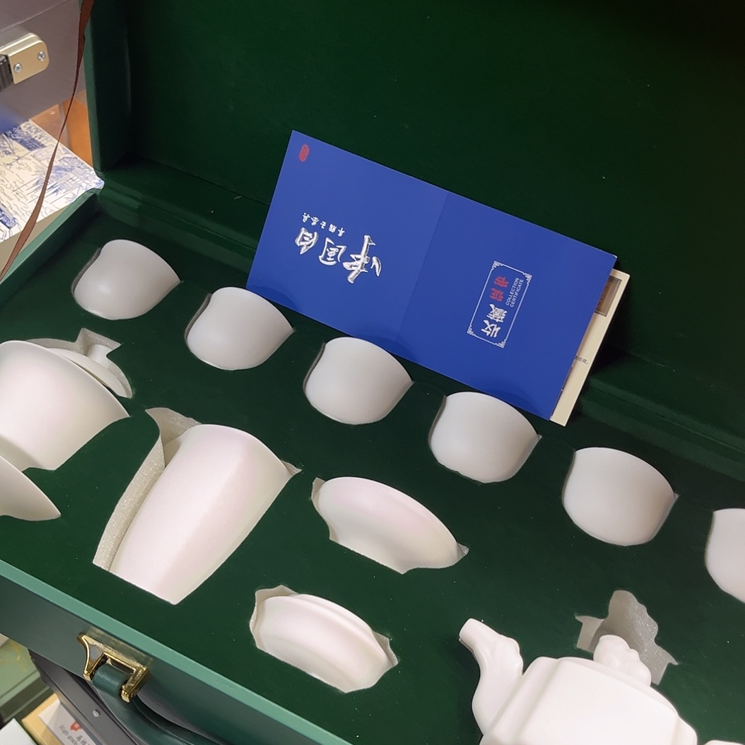 孤品茶具套装等。         