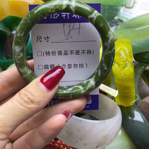 蛇纹石玉手镯未镶嵌