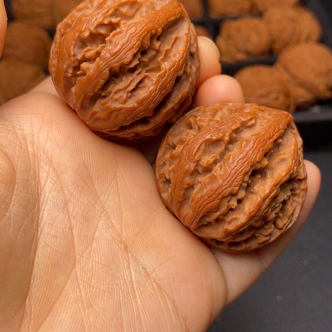 文玩核桃把件秦岭野生核桃