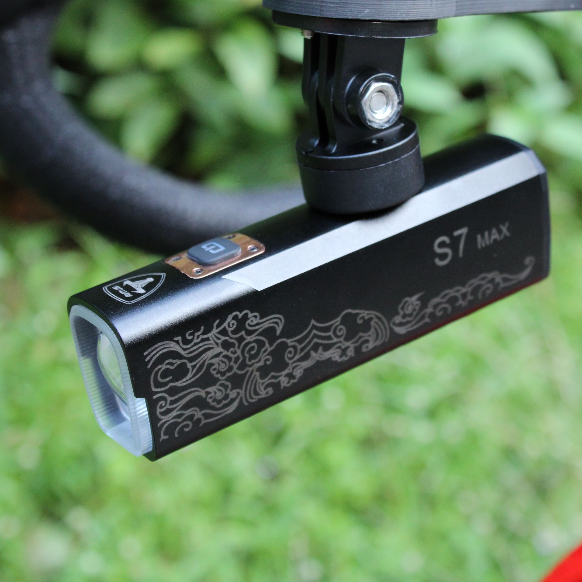 S7自行车前灯夜骑灯2000流明强光充电防水公路山地通用装备