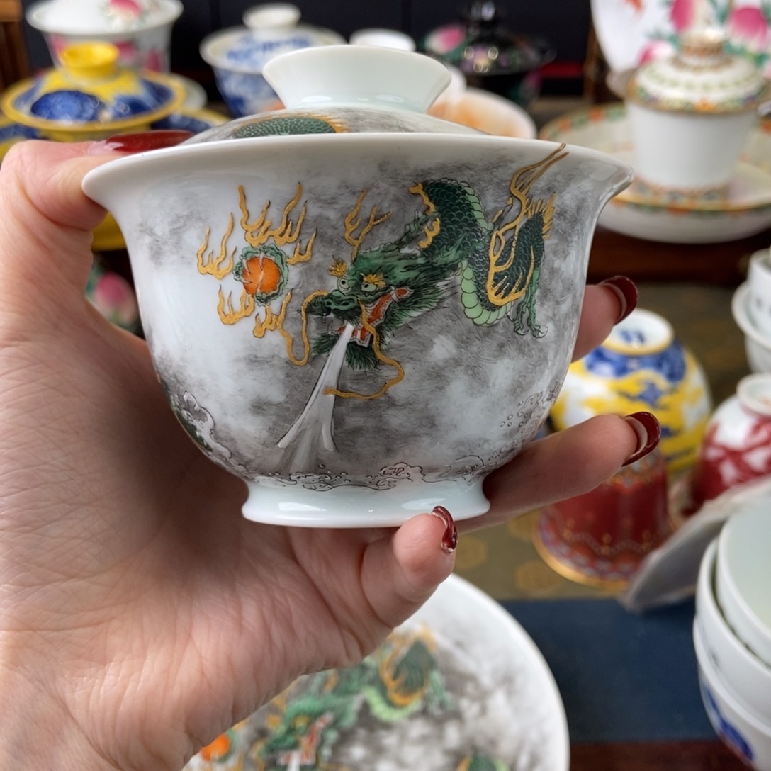 陶瓷艺术家的作品是一种
