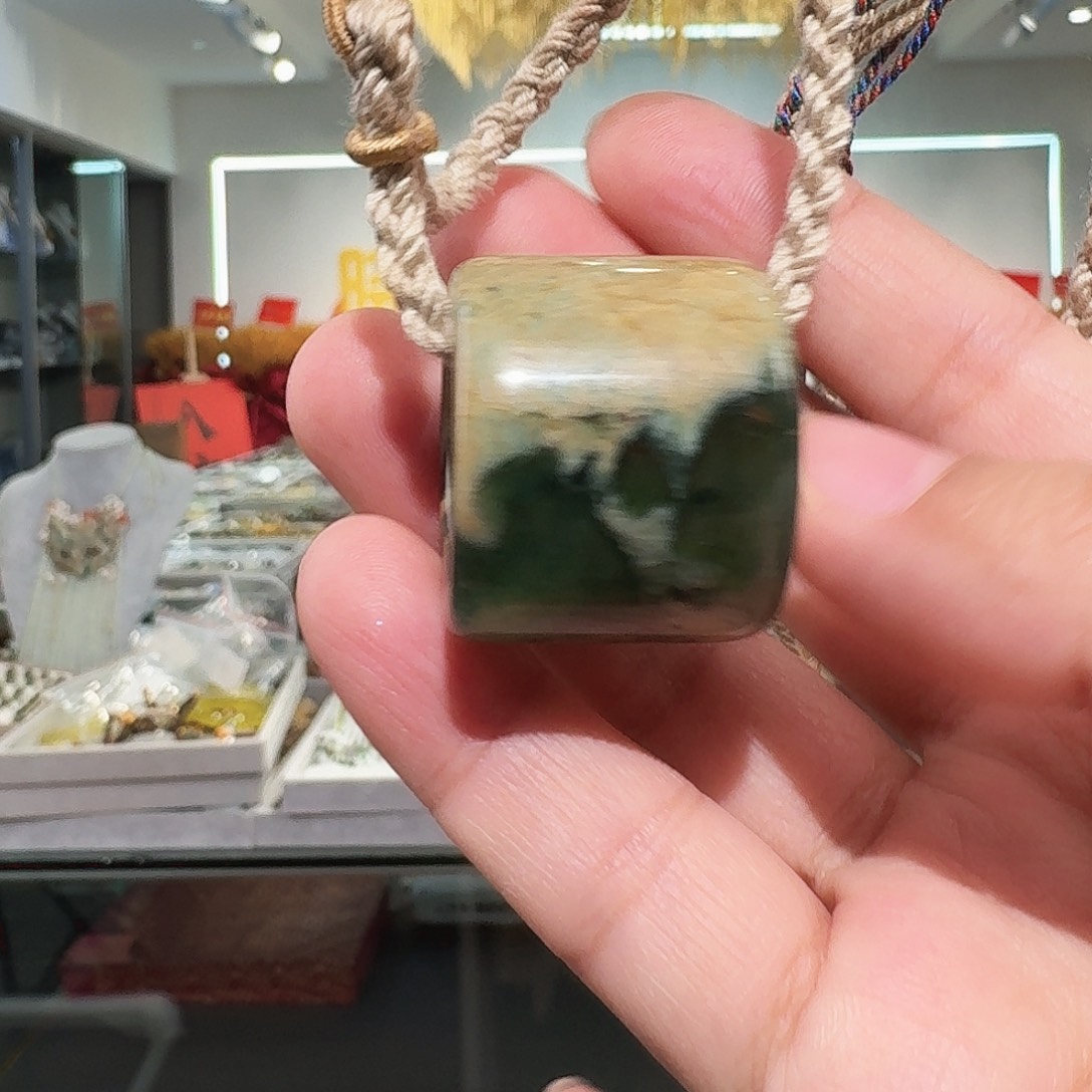 岫玉未镶嵌颈饰吊坠