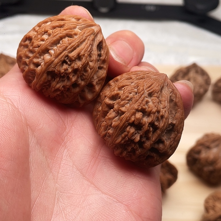 子***东文玩核桃吊坠狮子头流星雨文玩