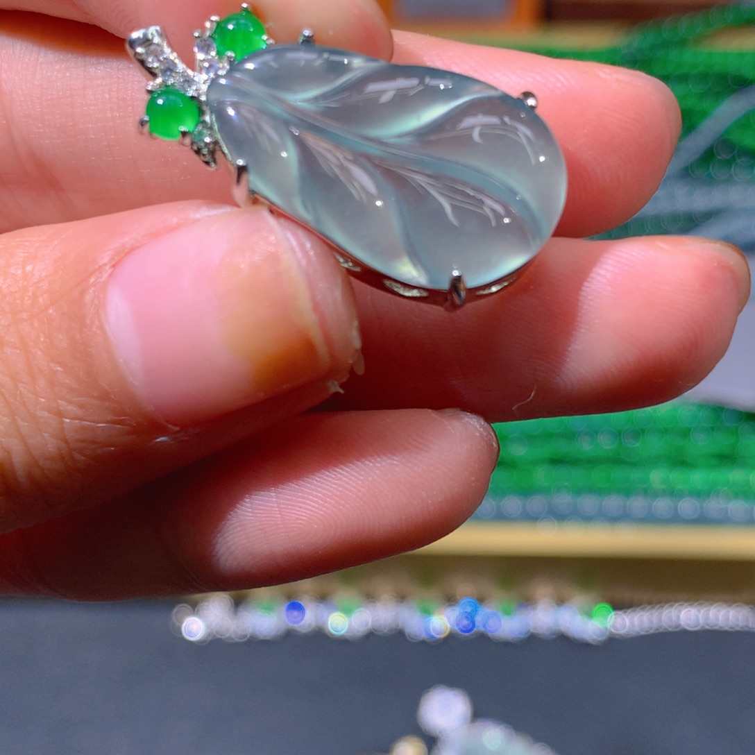 翡翠手链未镶嵌天然翡翠