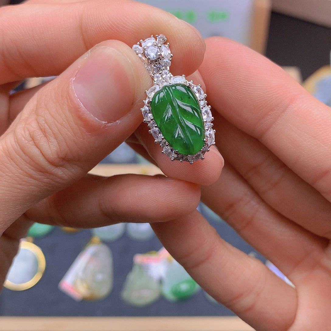 翡翠颈饰未镶嵌翡翠