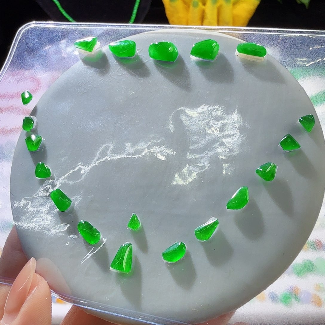 翡翠未镶嵌颈饰七夕福利特价超值得！！！