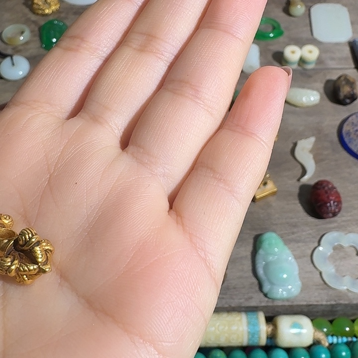 中***女铜金刚杵配饰佩戴