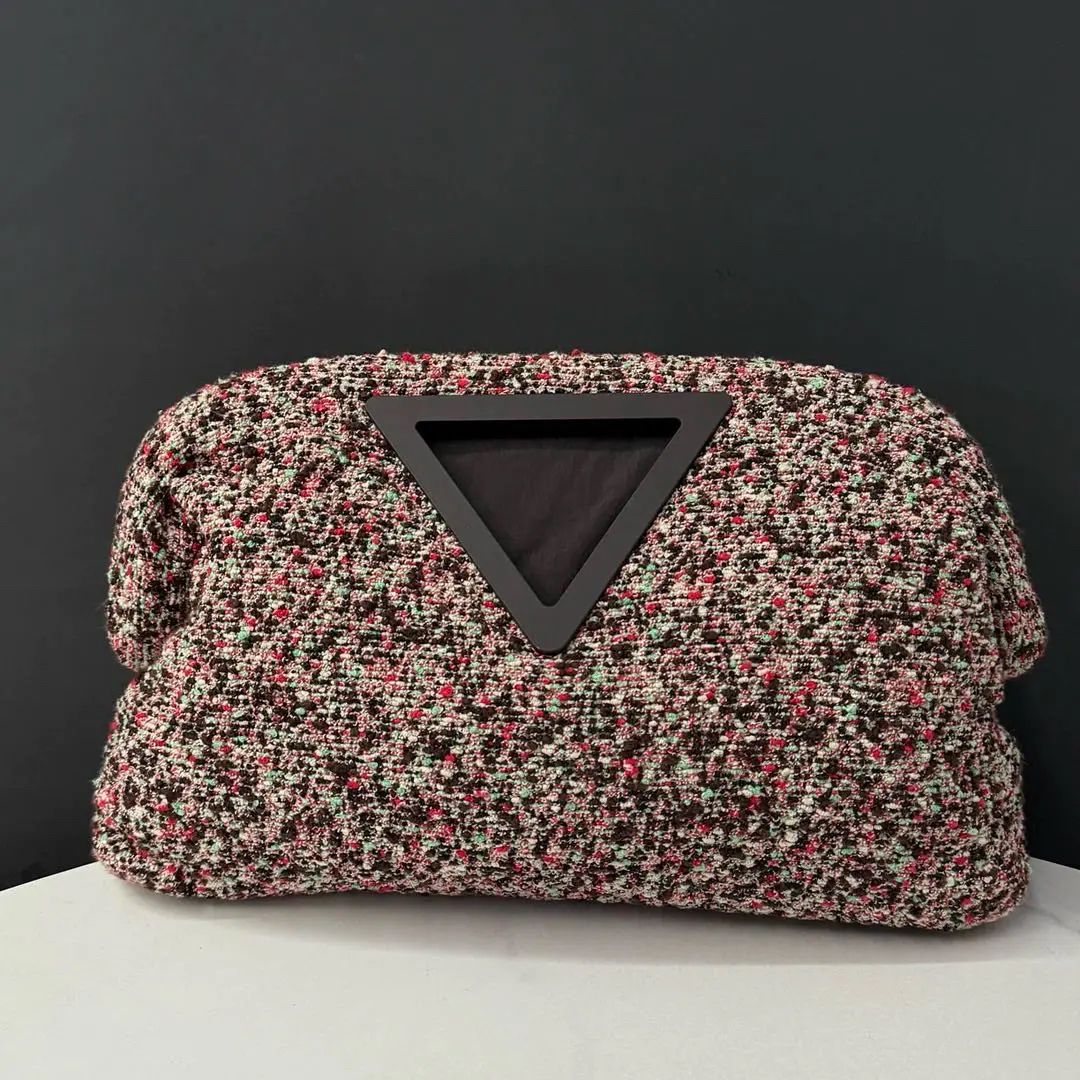 95新 BOTTEGA VENETA/葆蝶家 毛呢手拿包38cm/JJ5110102