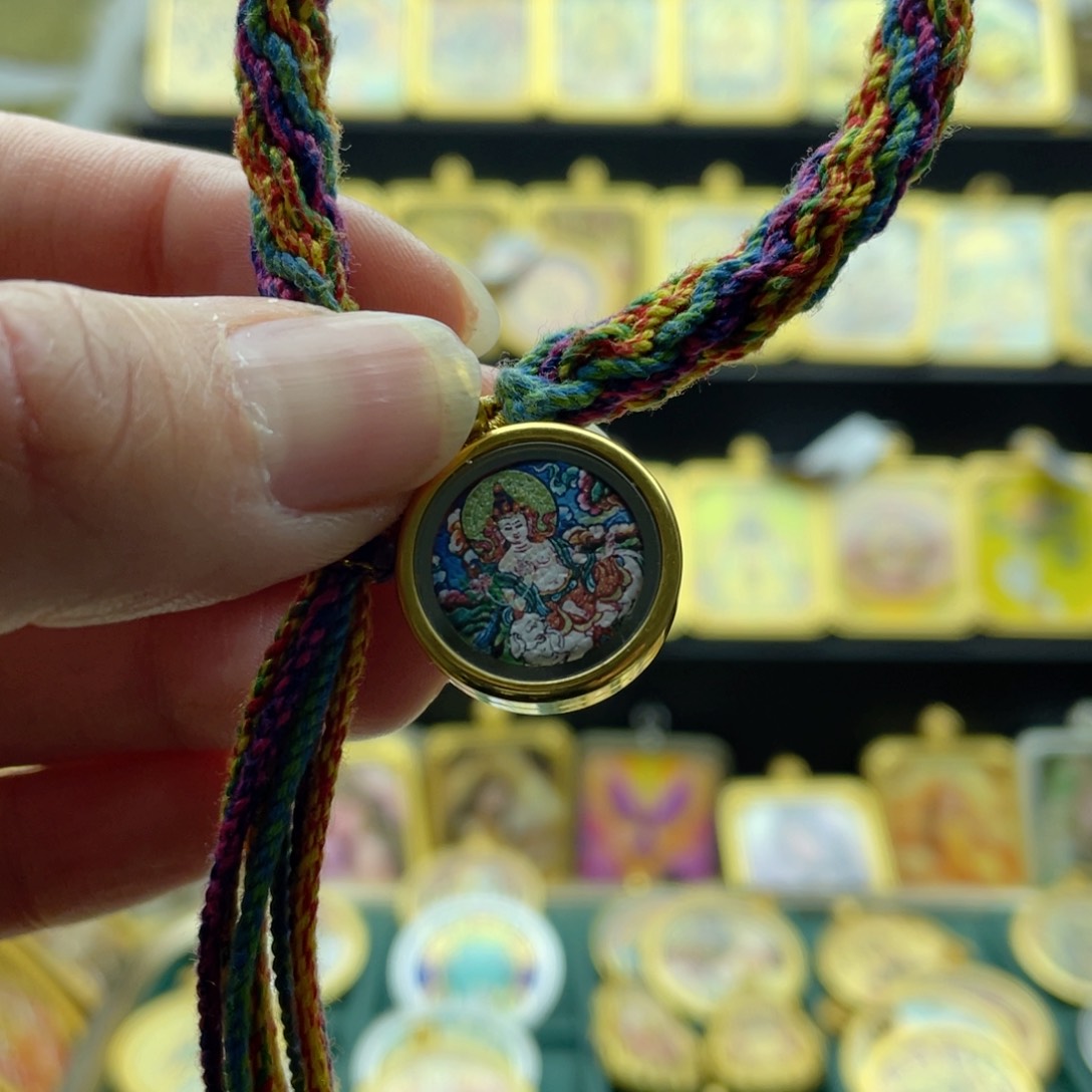 吊坠漫****?唐卡等多种形式的艺术形式