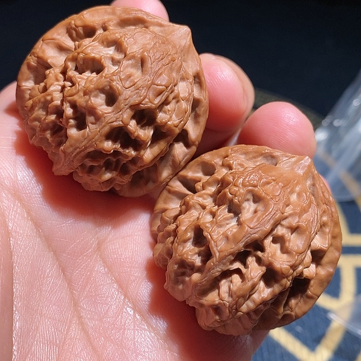 【闪购商品】文玩核桃吊坠梨木台