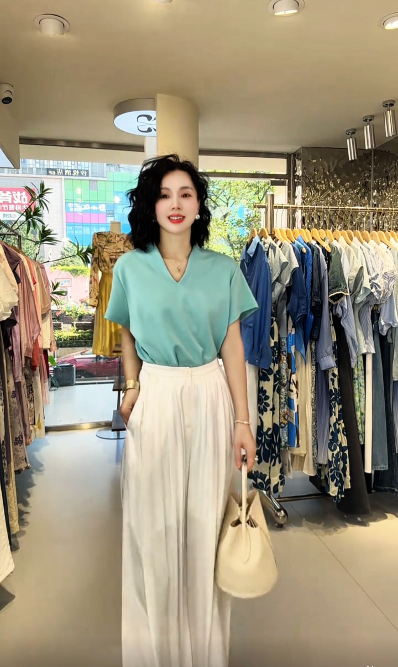 782*气质简约混纺高级水滴V领宽松短袖T恤