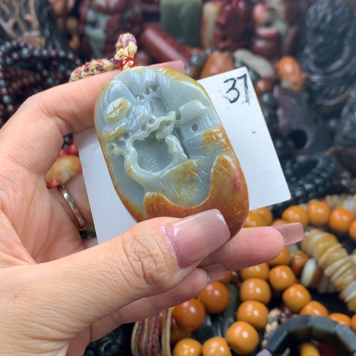 透闪石质玉未镶嵌珠宝奇石