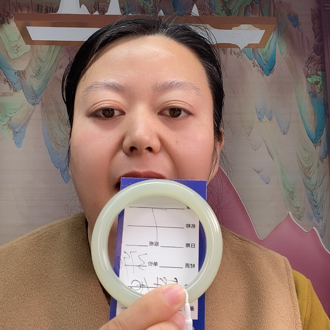 和田玉手镯未镶嵌全****管