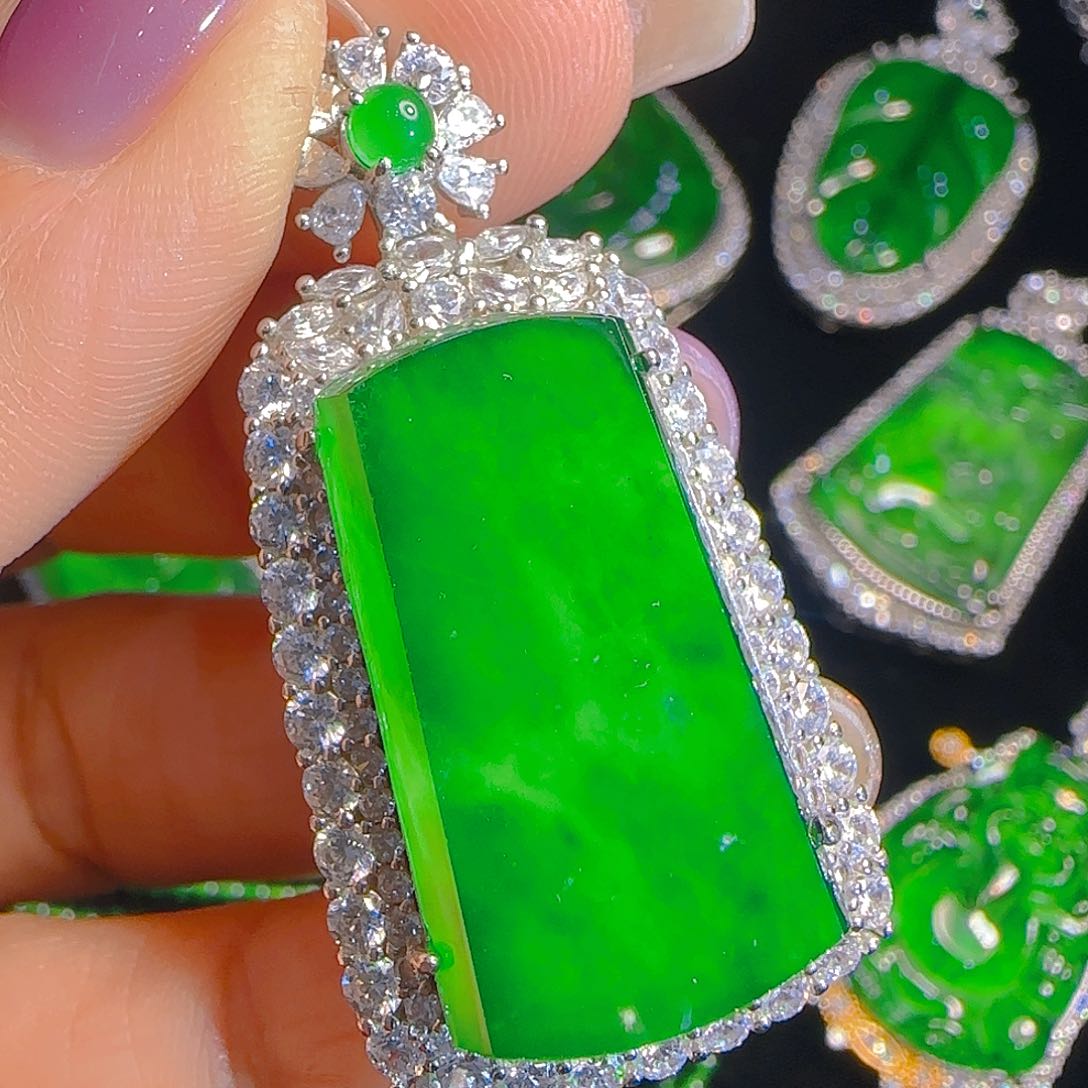 翡翠吊坠(赠链)银S925镶嵌