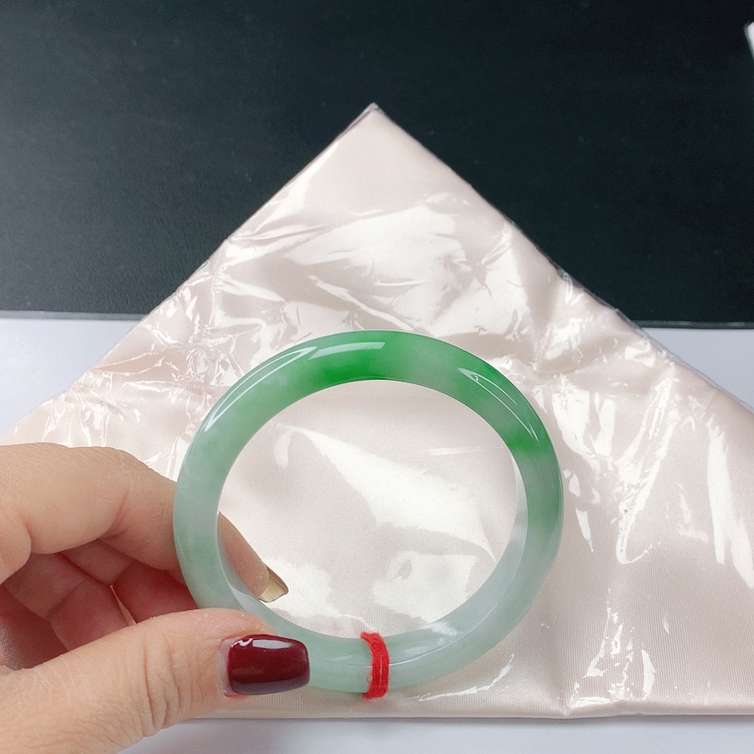 翡翠手镯未镶嵌翡翠179