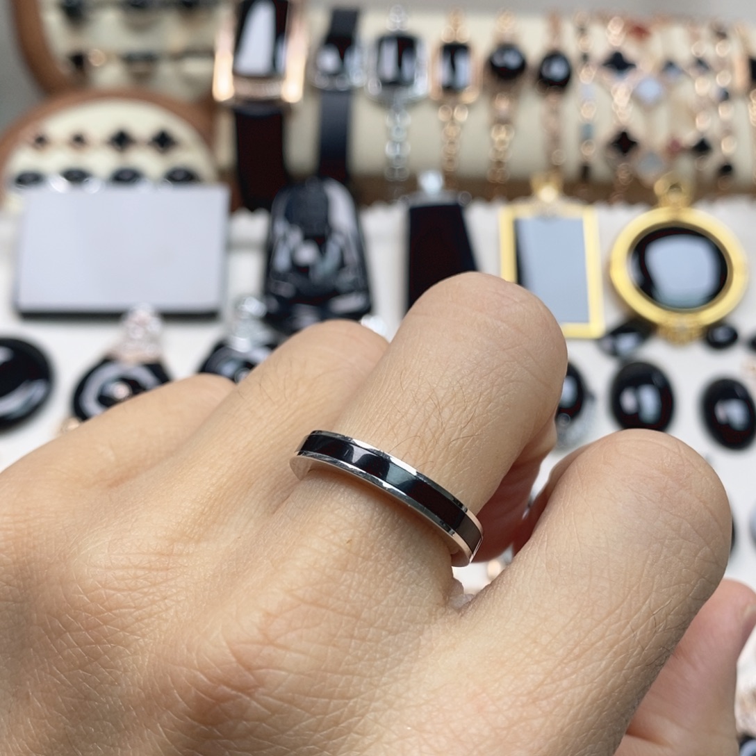 翡翠18K金镶嵌戒指