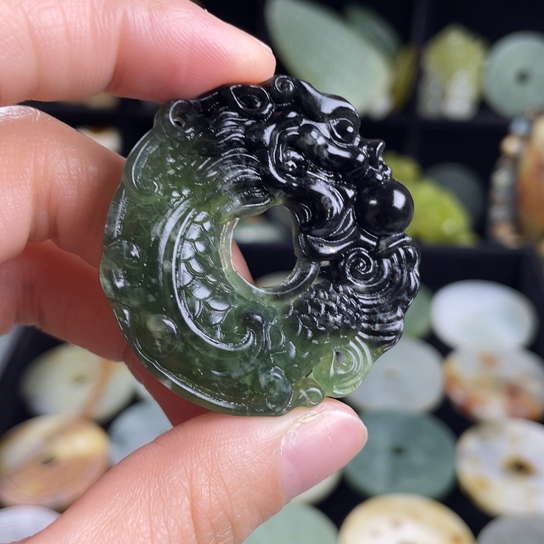 岫玉合金颈饰吊坠车挂