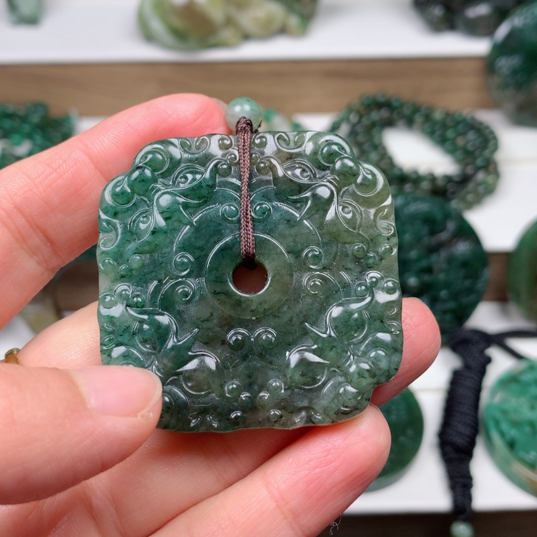 独山玉颈饰未镶嵌