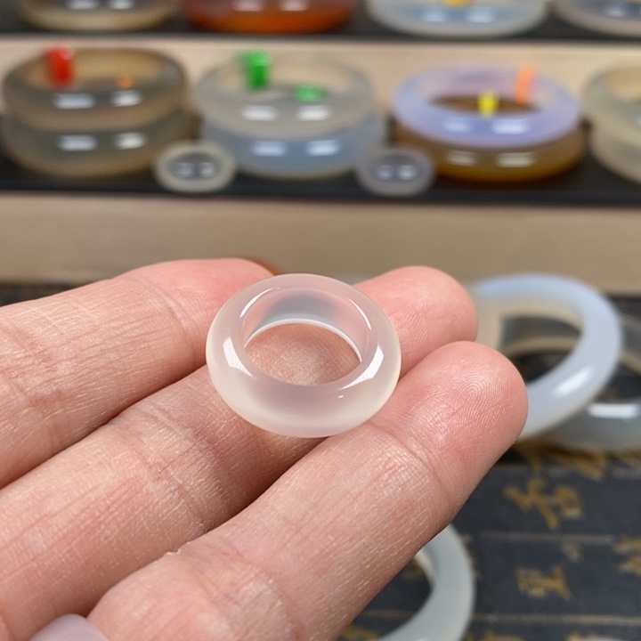 玛瑙/玉髓手镯未镶嵌锵*锵