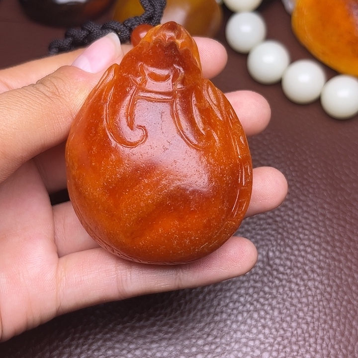 和田玉颈饰未镶嵌丢***刀