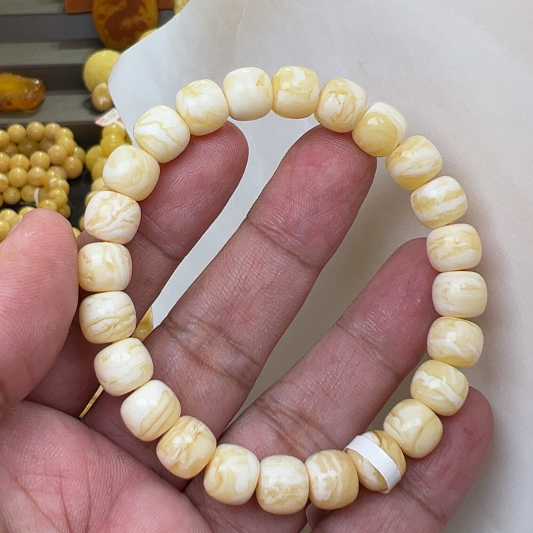 盘***明蜜蜡未镶嵌裸石9加11.35克